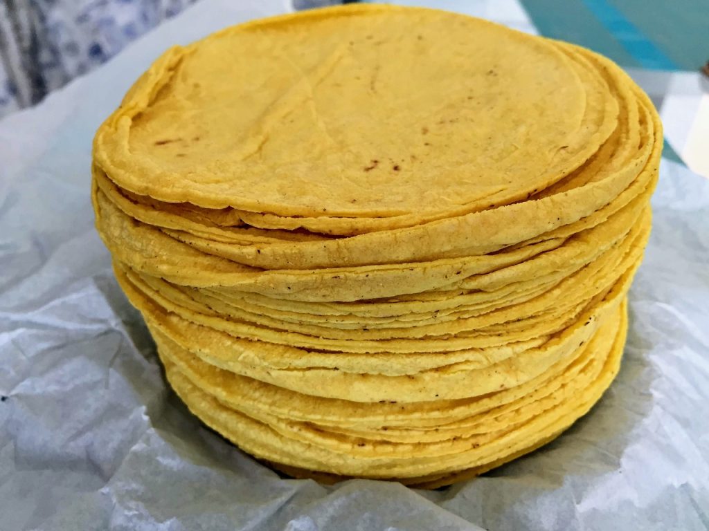 Tres tortillas de nopal equivalen a una de maiz