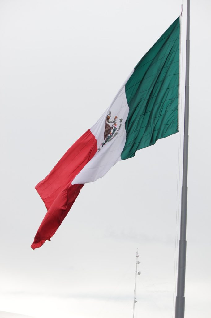 significado de los elementos de la bandera mexicana